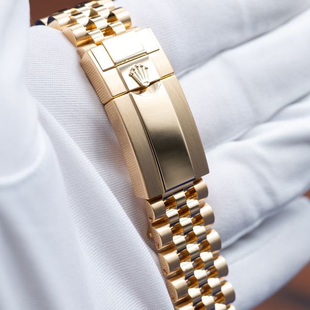 Rolex GMT Master II 126718 GRNR Image 3